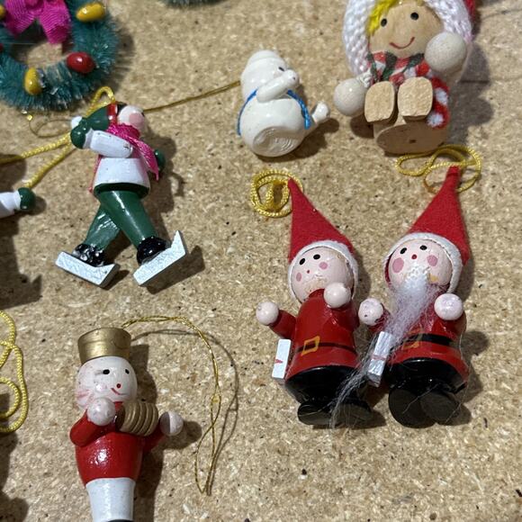 Mixed Lot Mini Christmas Ornaments Wood & Plastic Vintage Style 40+ Pieces - Picture 7 of 9